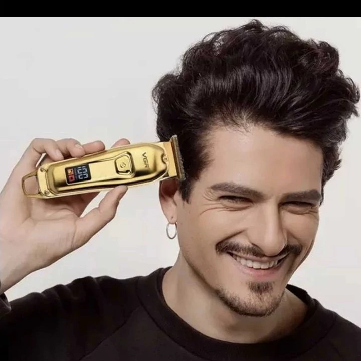 ماشین اصلاح صورت خط زن وی جی آر با صفحه نمایش کیفیت عالی