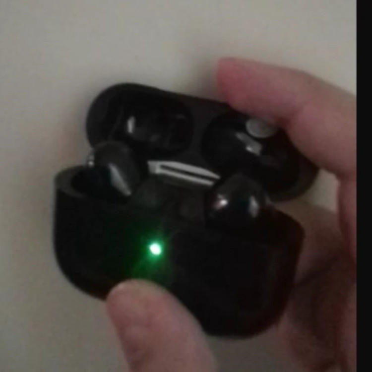هدفون بی سیم طرح اپل Air pods pro بامحفظه شارژ رنگ مشکی